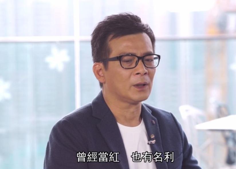 “蠢人”黄日华其人