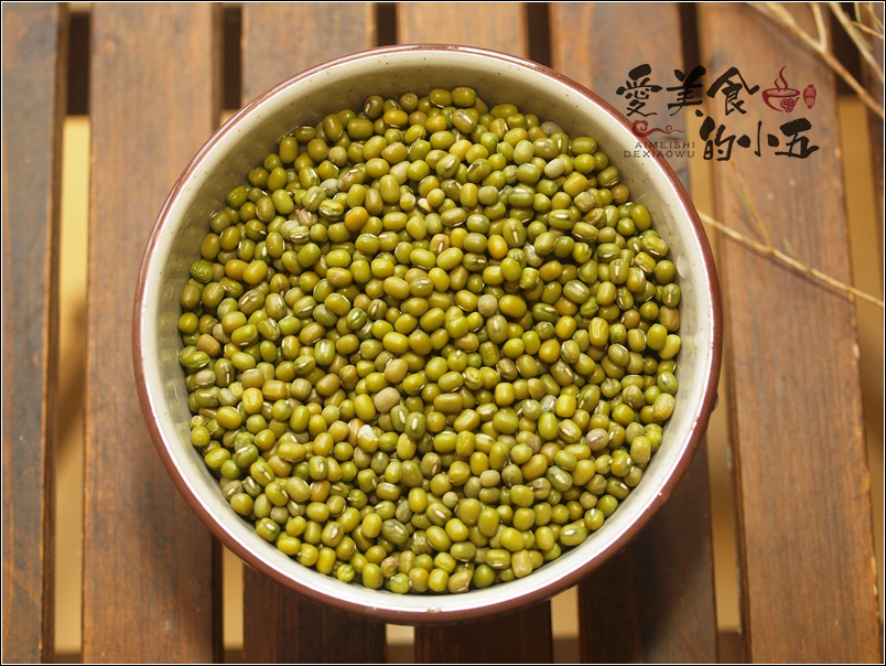 当绿豆遇到牛奶，就有了夏天的解暑神器，细滑清爽的绿豆沙牛奶