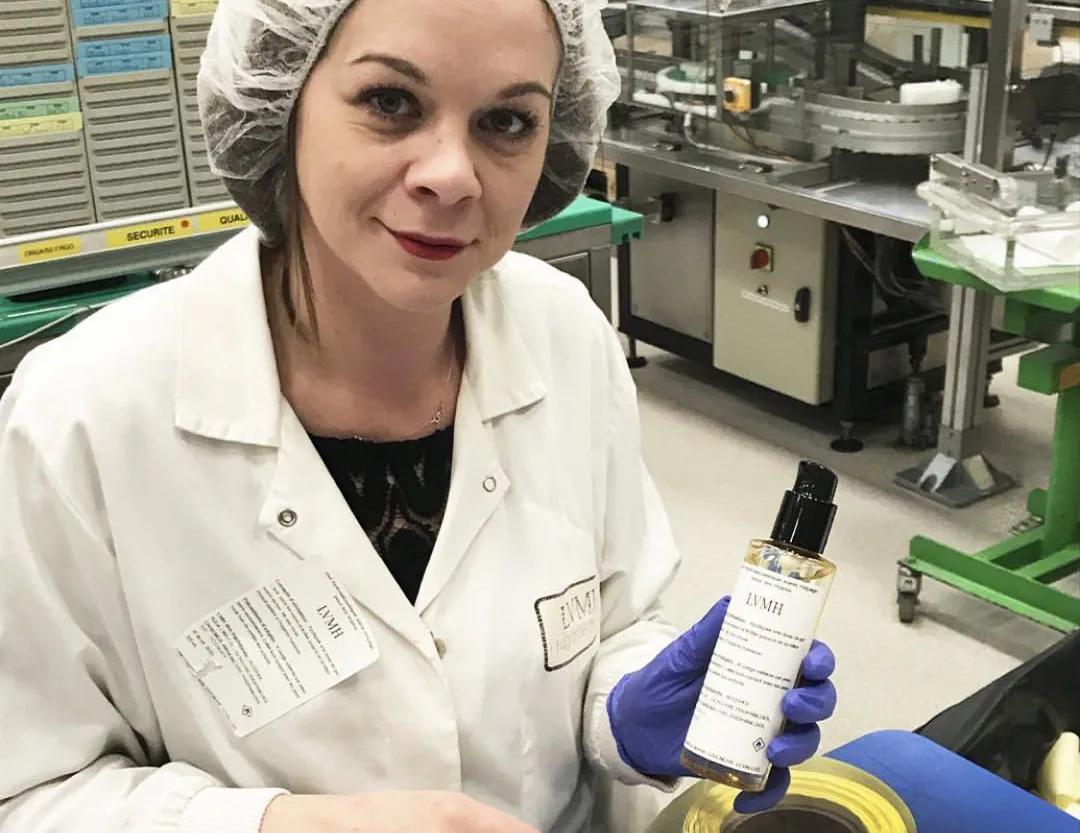 齐了！*博兰**基尼口罩、苹果面具、迪奥洗手液、戴森呼吸机……大牌跨界这样干