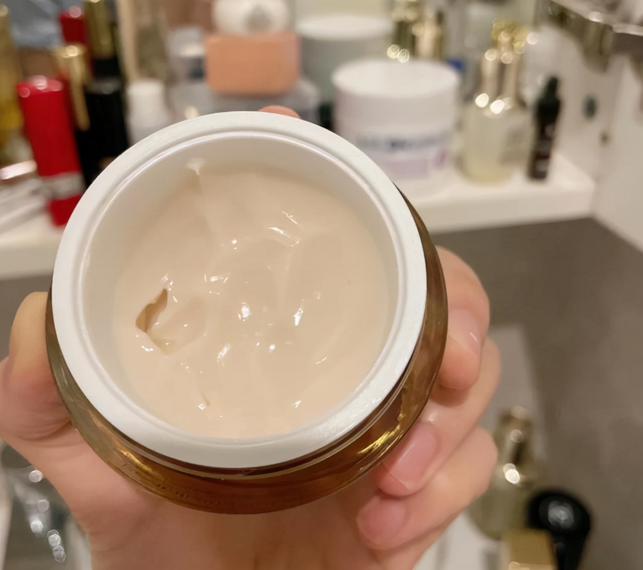 香奈儿的金砖面霜好用吗,雅诗兰黛紧致淡纹面霜