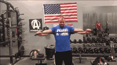 卧推肩膀疼怎么缓解,卧推肩膀疼如何做康复