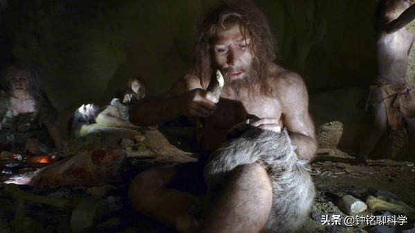 人都是女人生的，早在人类形成之前，第一个女人是怎么来的？