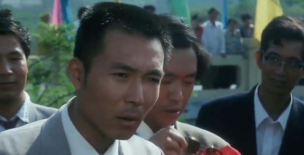 农村女人被家暴老人拿出两百万,农村女人被家暴老板拿出200万