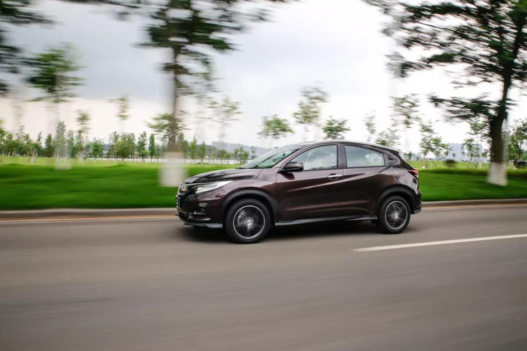 换装“超跑”发动机，安全配置丰富！试驾本田新款缤智