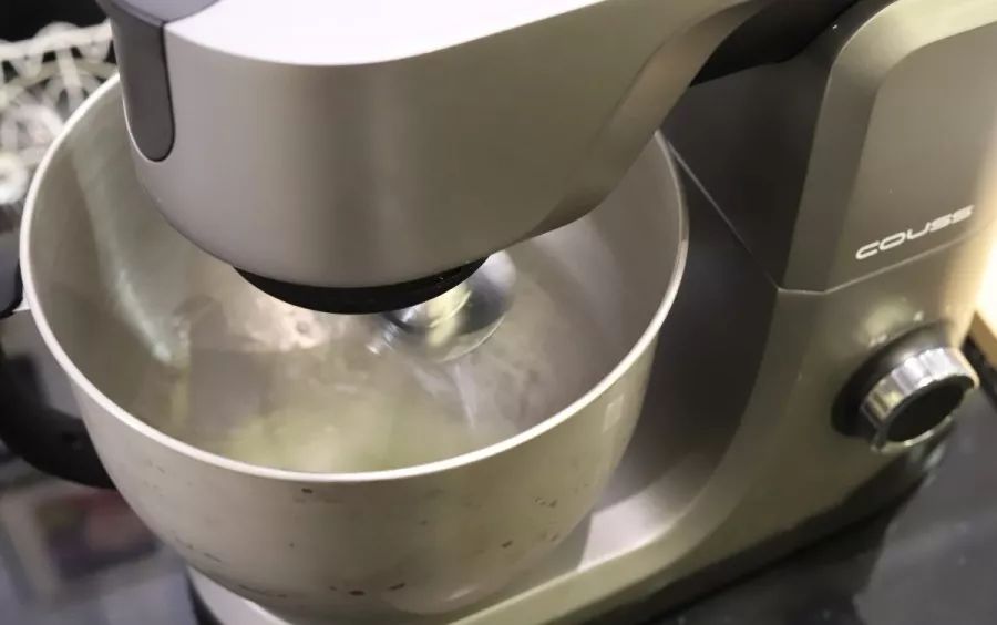 生日蛋糕简单不用烤箱,又简单又漂亮不用烤箱的生日蛋糕