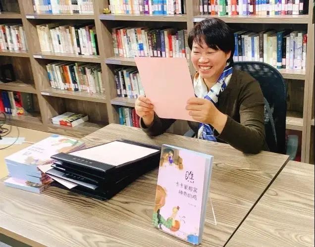 即便夹杂着拼音和错别字，孩子们还是写下了真情实感