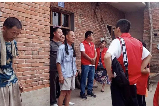 带上爱，再出发！邓州义工雷锋营连续六年帮扶的小张燕考上二高了