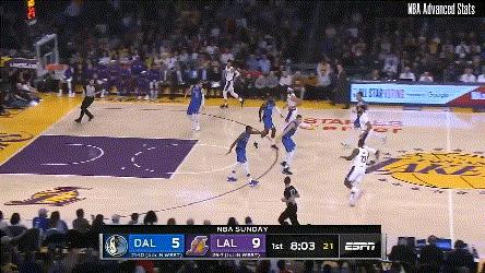 詹姆斯的传球意识到底有多强,35岁詹姆斯抢断湖人