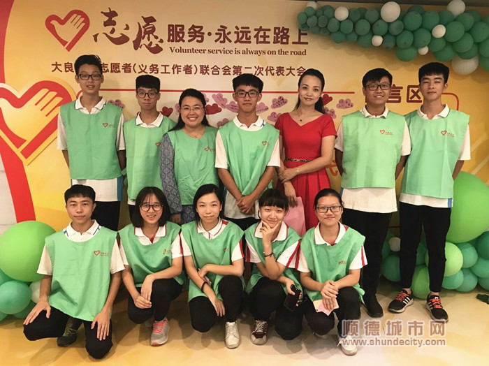 李伟强职校校长,李伟强职业技术学校东门