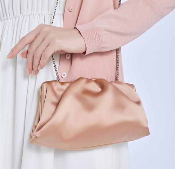 很显气质的6款斜挎包包，年轻人戴时尚个性！中年人戴精致优雅