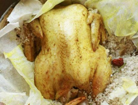 整只鸡风干盐焗鸡正宗做法,传统盐焗鸡做法咸香美味