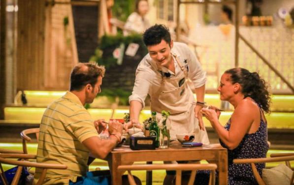 黄晓明被吐槽经历的什么,黄晓明中餐厅第三季吐槽