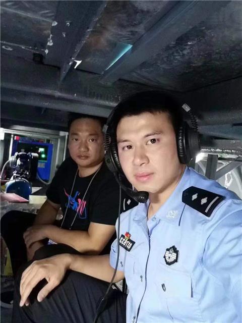 记者揭秘“多彩贵州”彩车走过*安门天**那一刻!“多彩贵州”彩车副驾驶:骄傲!自豪