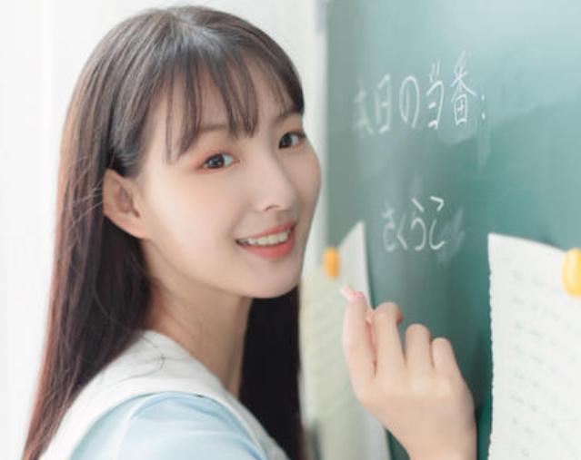 上过大学和没上过大学的对比,大学生和没上过大学的恋爱怎么样