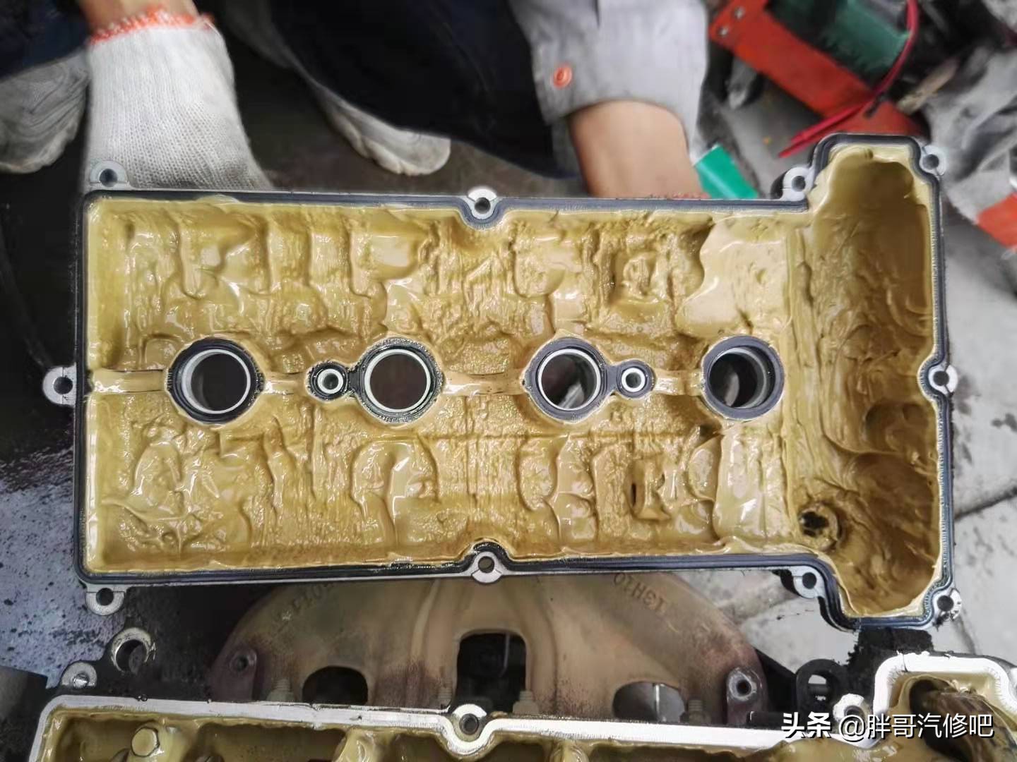 五菱宏光1.2机油少咋回事啊,五菱宏光1.2发动机机油孔在哪里