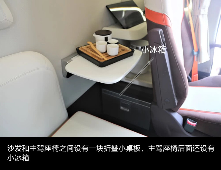 内饰很科幻的商务车,科幻感内饰