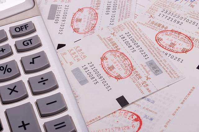 老板和员工喝酒应该怎么做,领导给员工买单怎么办