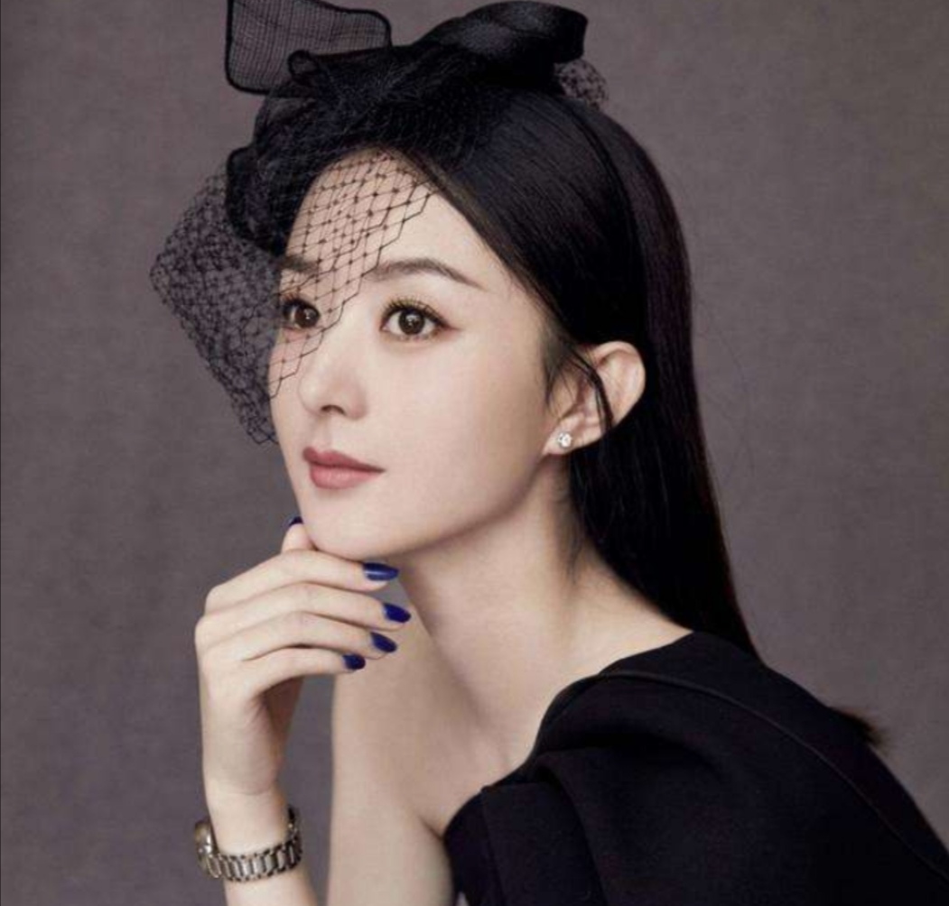 现在流行手上戴什么首饰好看,女人手戴什么首饰比较好