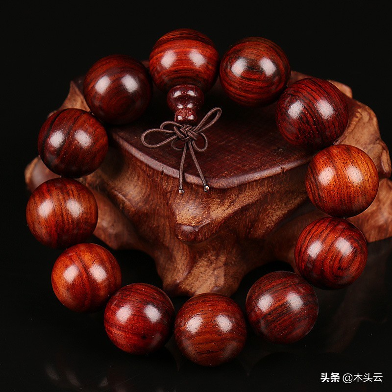 红木手串掉色是什么原因,红木老掉色是真红木吗