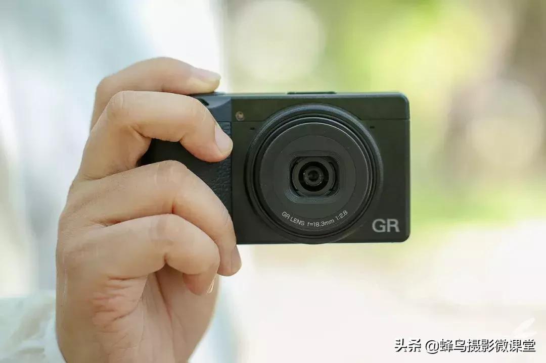 这个便携相机轻松秒掉P30，我说的还是价格