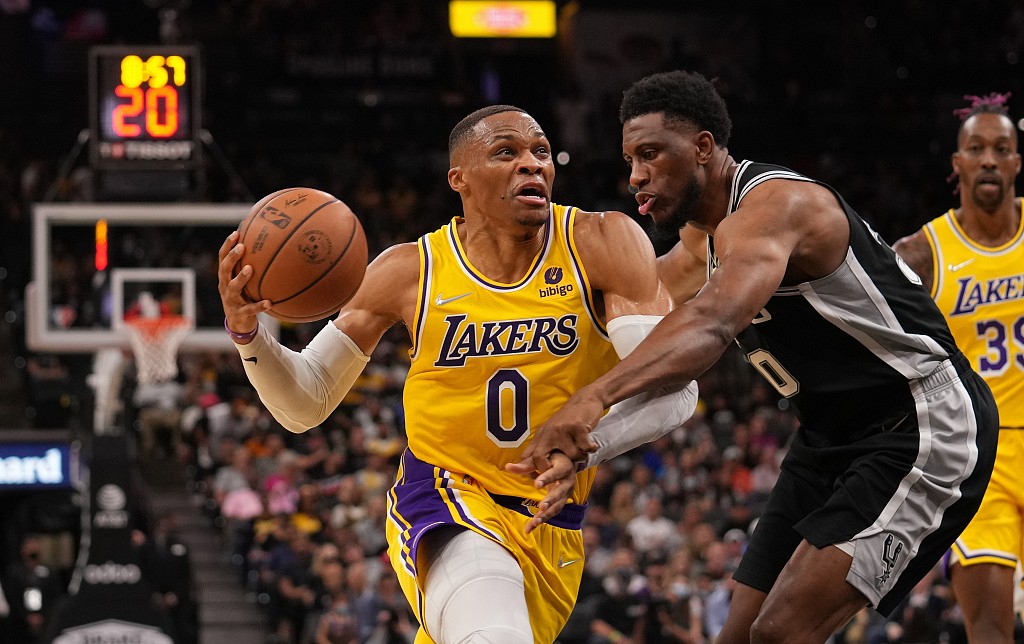 nba打40分钟有多累,为什么nba球员打全场不会喘