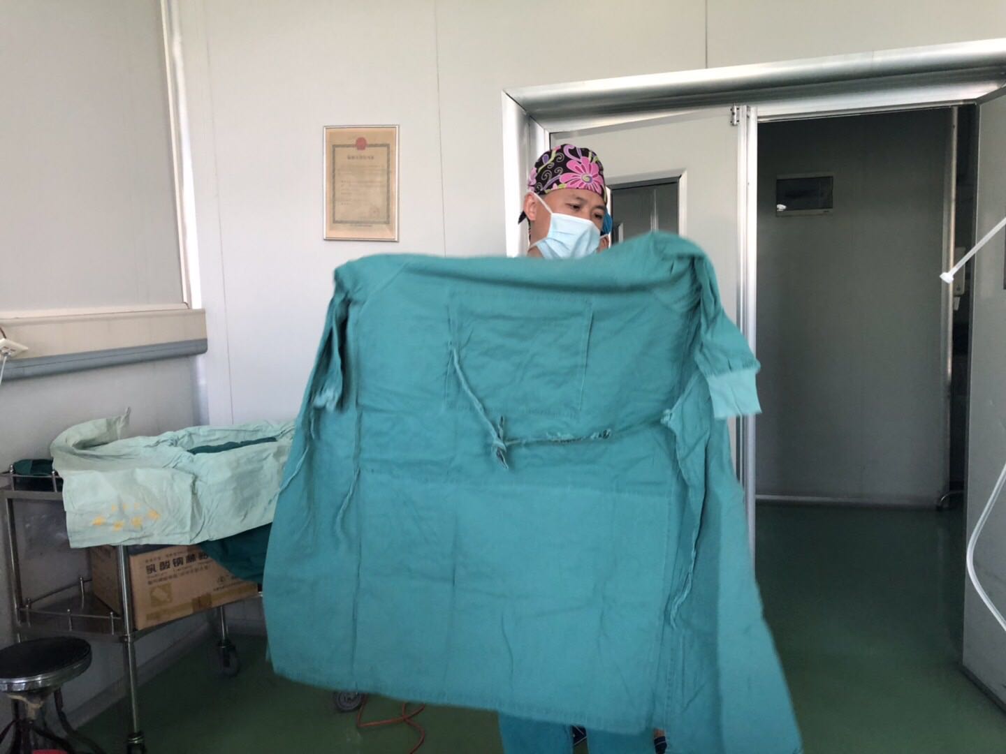 拇外翻微创手术的全过程,医生自己给自己做拇外翻手术