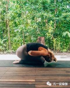 瑜伽婴儿式怎么会弓背,瑜伽婴儿式坐不到脚跟