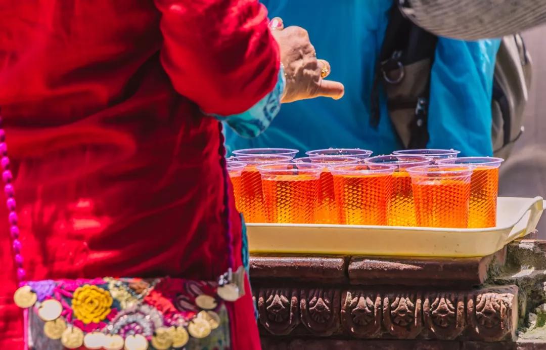 这个微笑国度,见人就夸漂亮,300元就能在天空滑翔