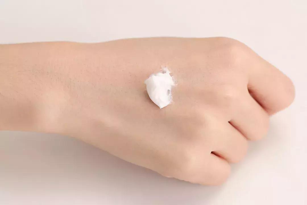 明星精致起来好吓人，花100万美金买床，20台加湿器放卧室