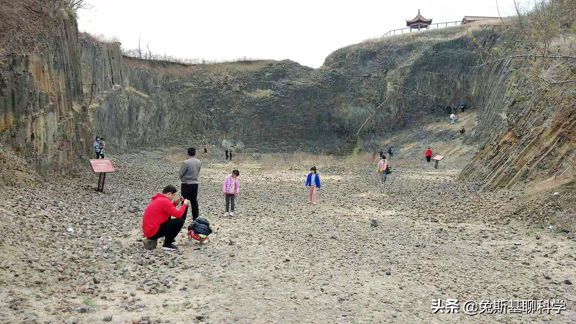火山爆发岩浆岩,火山岩浆喷发后在地表形成什么岩