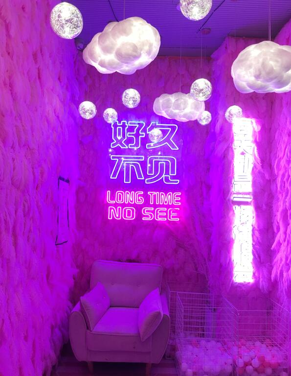 粉色羽毛、星空灯、透明泡泡，没错，一起来好久不见约听歌啊