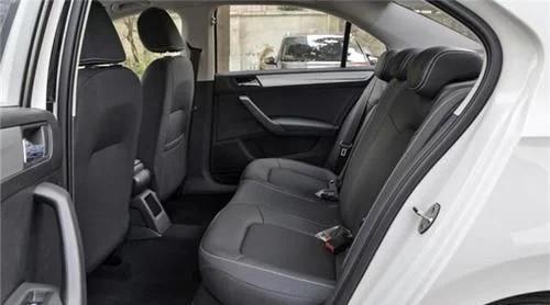 买斯柯达昕锐是掀背吗,大众桑塔纳落地价斯柯达昕锐