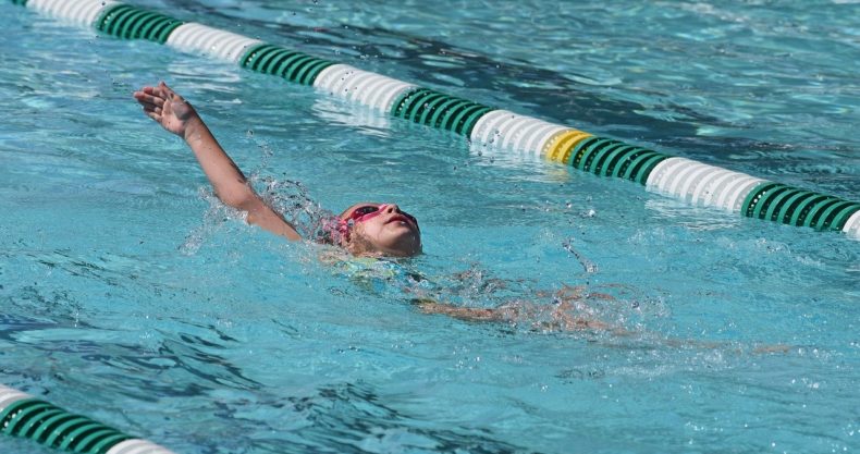 担心游泳游得不好怎么办,游泳怎么游直线