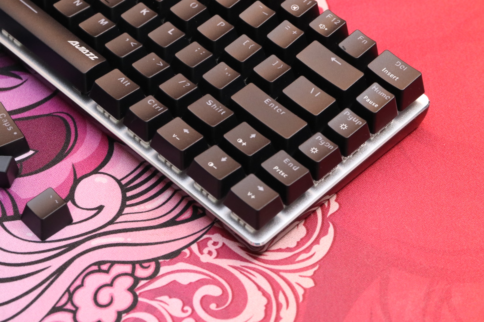 那款好用的小键盘终于出无线款了黑爵AK33分享