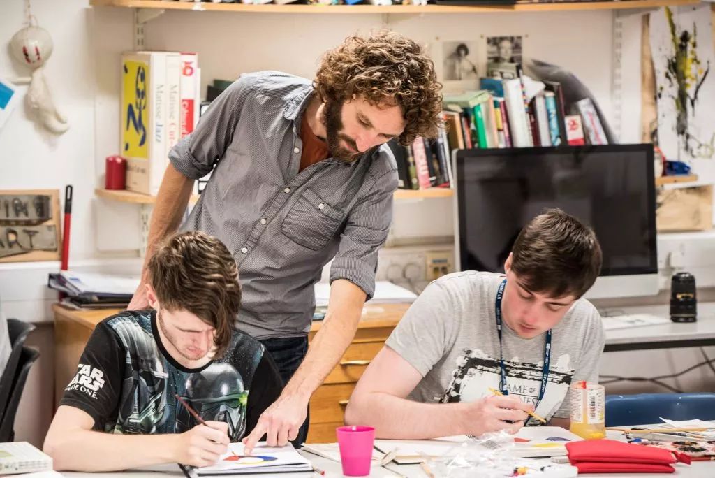 第三等级预科文凭：艺术，设计与媒体,在线