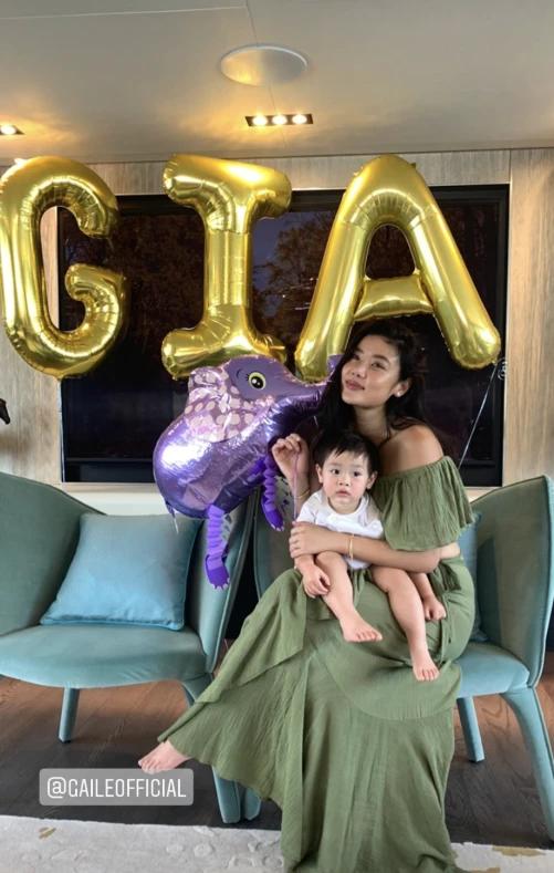 乐基儿40岁生日现场,乐基儿曝近照身材壮硕