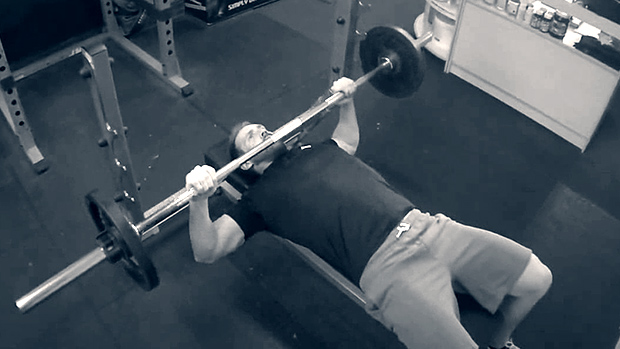 胸部上薄下厚怎么办？小重量断头台卧推为胸部注入新的活力