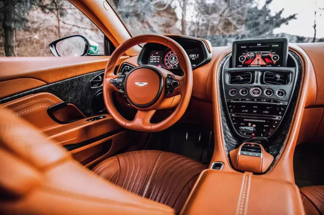 夏东阿斯顿马丁db11试驾,嗜驾