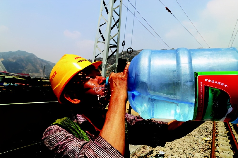 eosr3最新消息,eosr3是背照式cmos吗