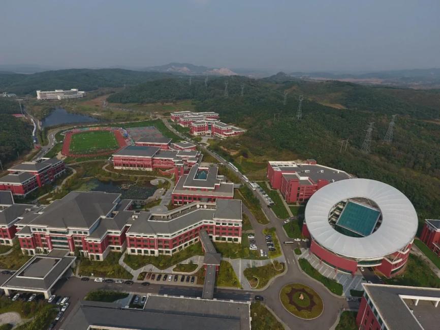 在长征中办学，获三代领导人关怀！今天，中国医科大学90岁了！