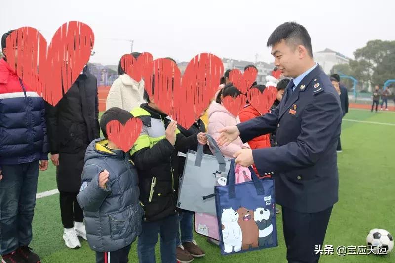 团市委组织青年志愿者暖冬行动,税务局开展情暖新春志愿服务活动