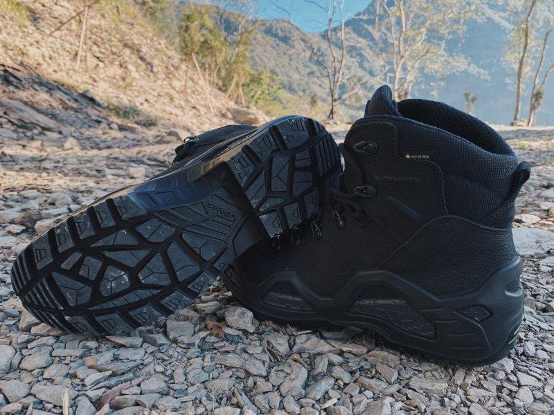 lowa战术靴和军靴,lowa军靴适合沙漠徒步吗