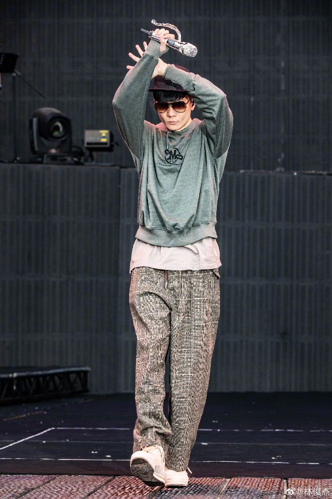 一句话就能成名的网红,一句话爆红的明星