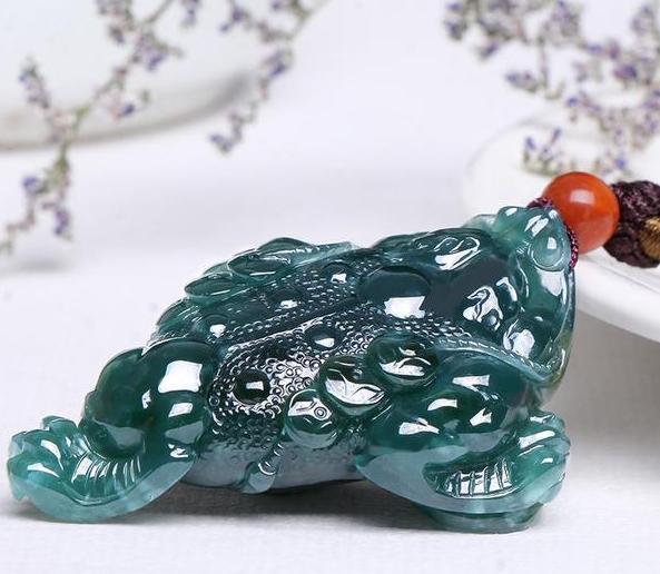 佩戴翡翠金蟾有什么说法呢,金蟾翡翠的寓意是什么意思