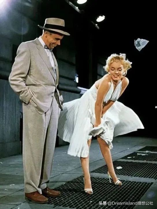 街拍白色乐福鞋,达妹街拍图文