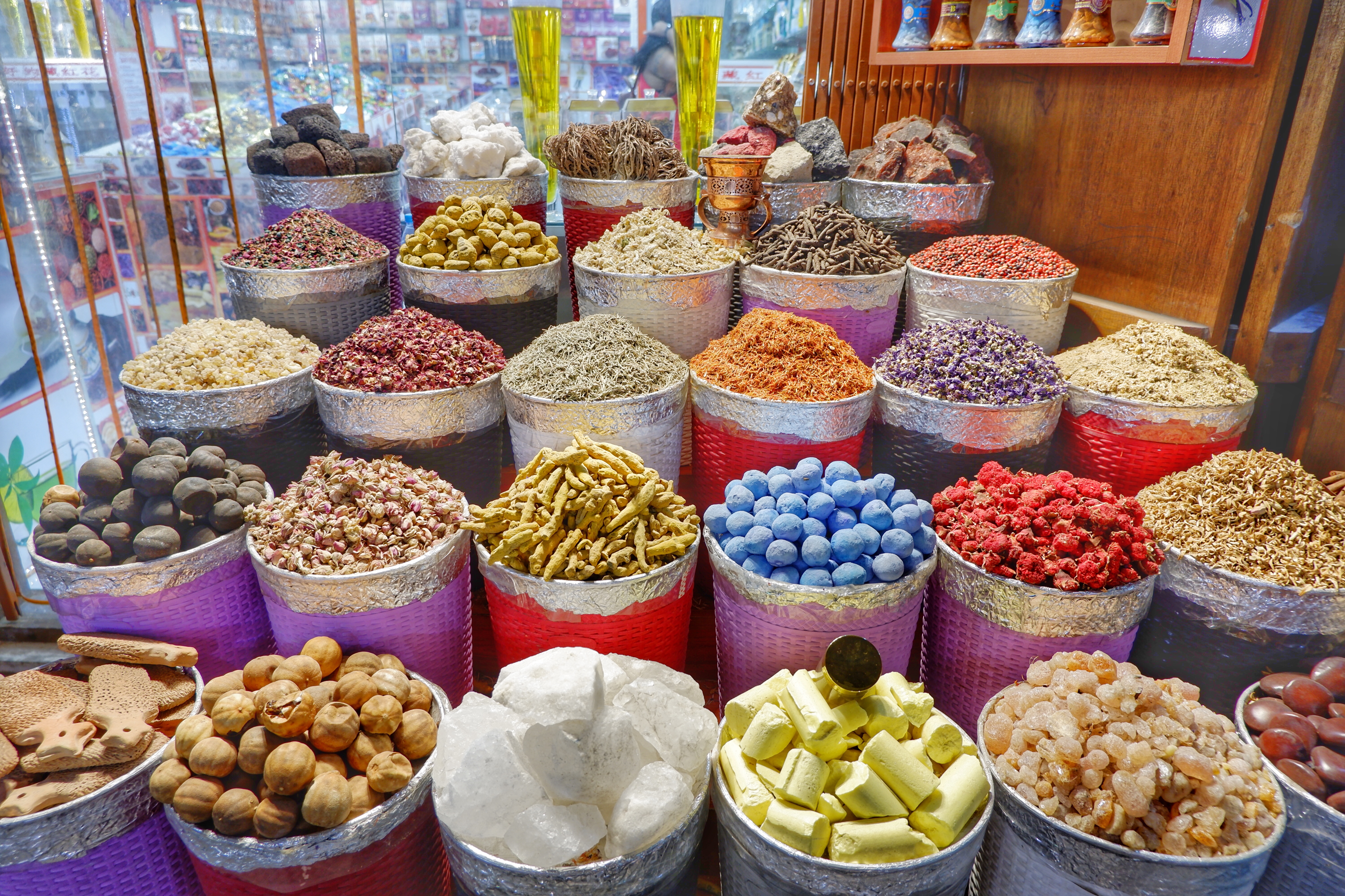 迪拜紫色香精香水批发,迪拜香精为什么比香水便宜好多呢