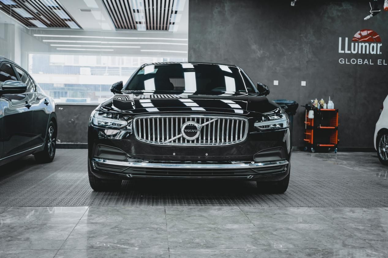 新车是镀晶好还是隐形车衣好,新车隐形车衣镀晶危害