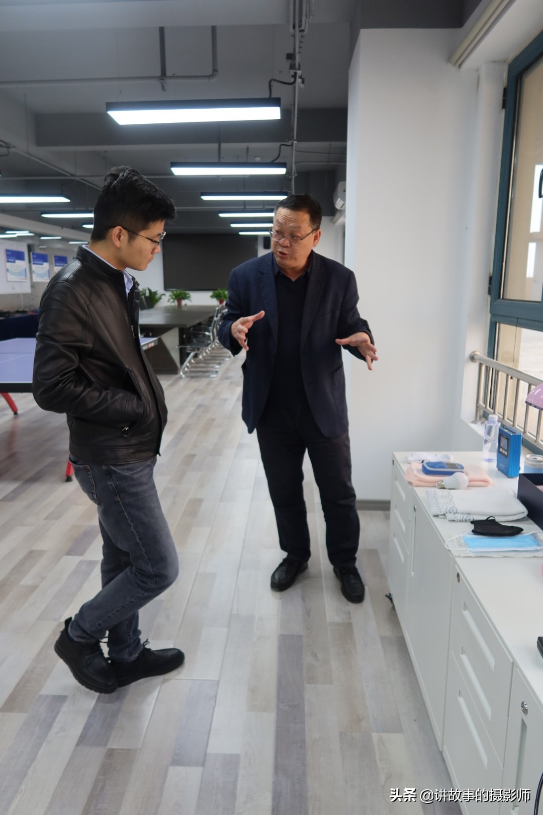 电炉明火炒菜，*裤内**点亮灯泡，魔术还是高科技？