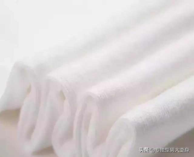 白t男生怎么穿,男人穿什么样的白衬衫好看