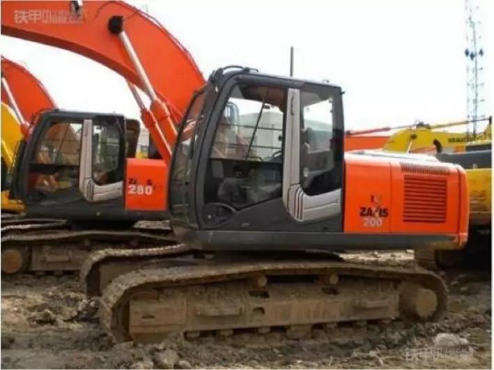 日立200-3怎么区分直喷和电喷,怎么判断日立200-6是进口还是国产